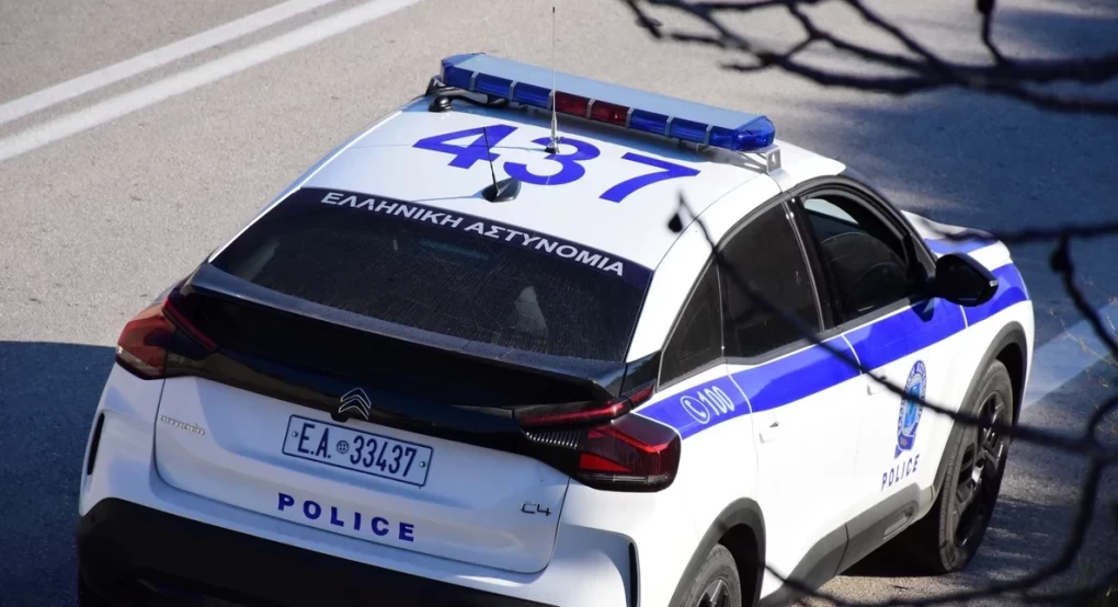 Θεσσαλονίκη: Προσποιήθηκε τον τεχνικό και άρπαξε από ηλικιωμένη λίρες και κοσμήματα 250.000 ευρώ Θεσσαλονίκη: Προσποιήθηκε τον τεχνικό και άρπαξε από ηλικιωμένη λίρες και κοσμήματα 250.000 ευρώ