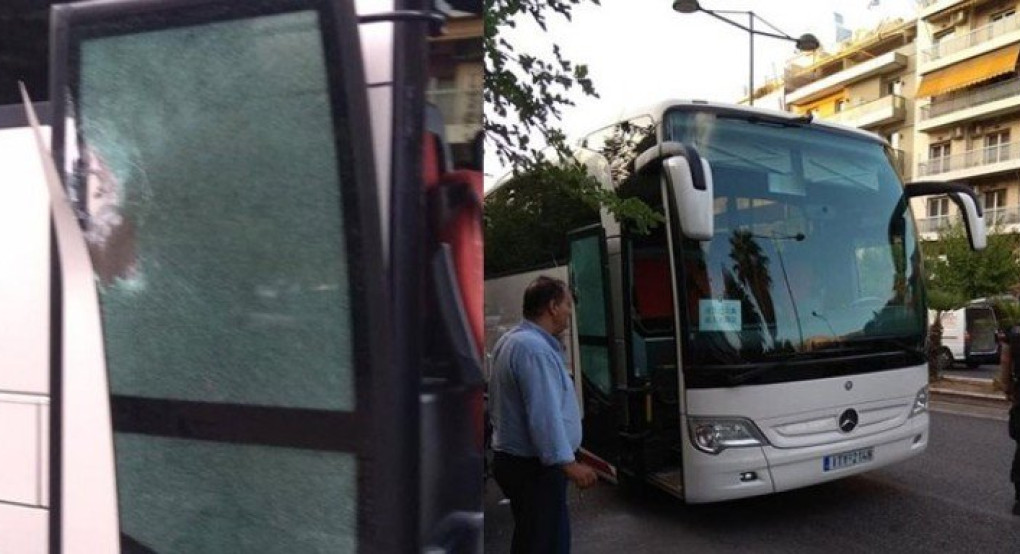 Πυροβόλησε με καραμπίνα τουριστικό λεωφορείο έξω από το Κάραβελ 