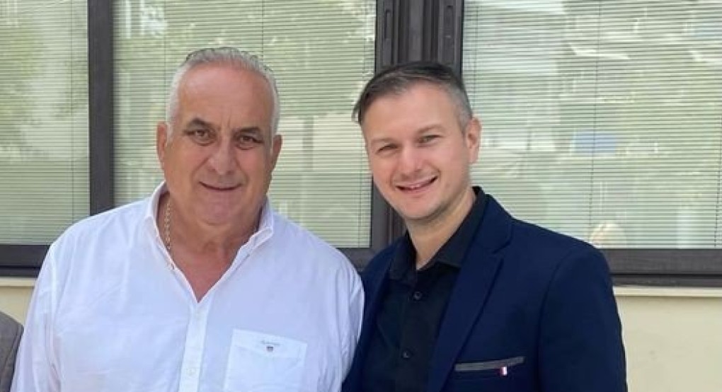 Συνάντηση Βασίλη Ρόκου με τον πρώην προσωπικό φρουρό του αείμνηστου εθνάρχη Κ.Καραμανλή Συνάντηση Βασίλη Ρόκου με τον πρώην προσωπικό φρουρό του αείμνηστου εθνάρχη Κ.Καραμανλή