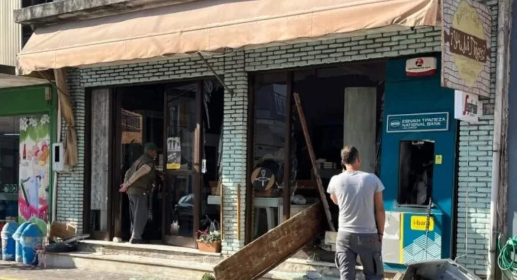 Πάνω από 200.000 ευρώ η λεία των βομβιστών του ΑΤΜ στο Πεταλίδι Μεσσήνης Πάνω από 200.000 ευρώ η λεία των βομβιστών του ΑΤΜ στο Πεταλίδι Μεσσήνης