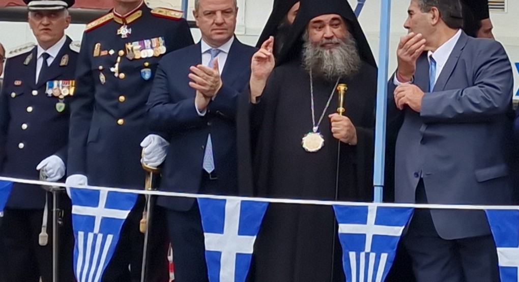 Ευλόγησε την παρέλαση ο Επίσκοπος Ειρηναίος Ευλόγησε την παρέλαση ο Επίσκοπος Ειρηναίος
