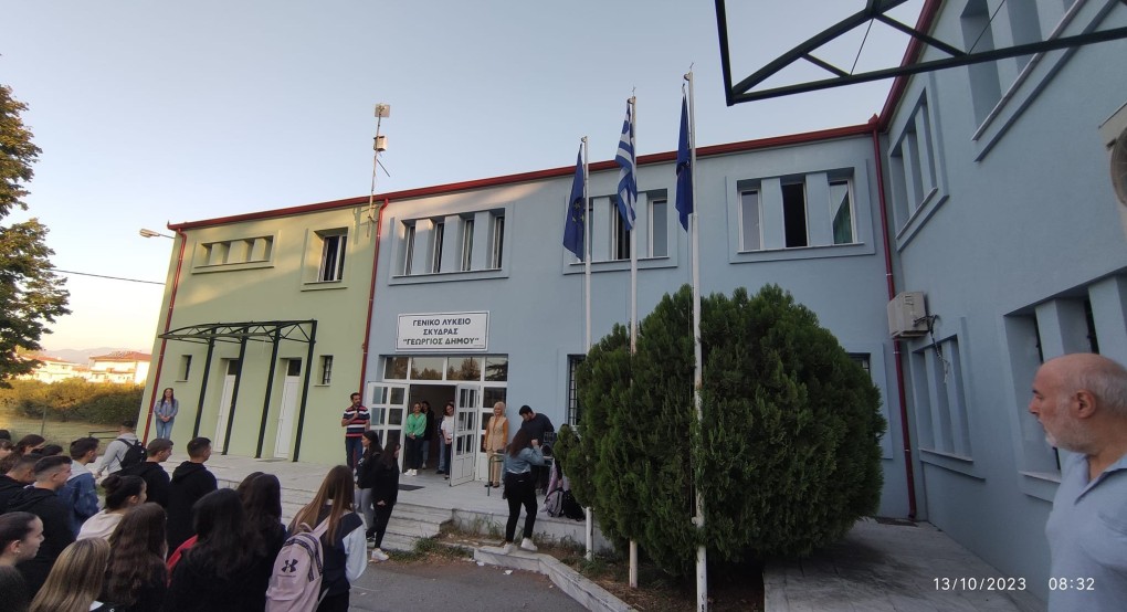 Και όμως...αποτελεί είδηση η έπαρση σημαίας στο Λύκειο Σκύδρας! Και όμως...αποτελεί είδηση η έπαρση σημαίας στο Λύκειο Σκύδρας!