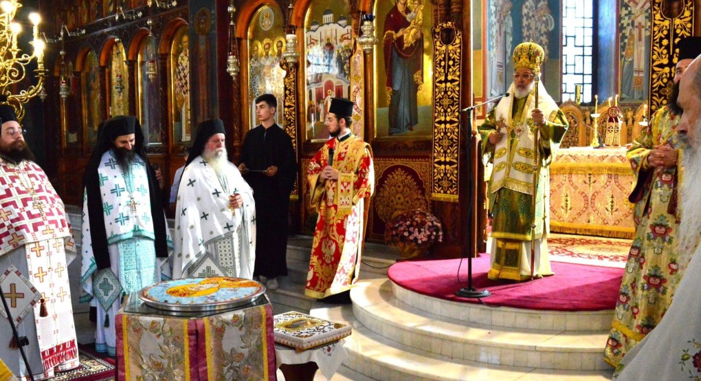 Με Αρχιερατική Συγχοροστασία και Συλλείτουργο εορτάσθηκε η ετήσιος μνήμη της Ανακομιδής του ιερού λειψάνου του εν αγίοις πατρός ημών Καλλινίκου Επισκόπου Εδέσσης Με Αρχιερατική Συγχοροστασία και Συλλείτουργο εορτάσθηκε η ετήσιος μνήμη της Ανακομιδής του ιερού λειψάνου του εν αγίοις πατρός ημών Καλλινίκου Επισκόπου Εδέσσης