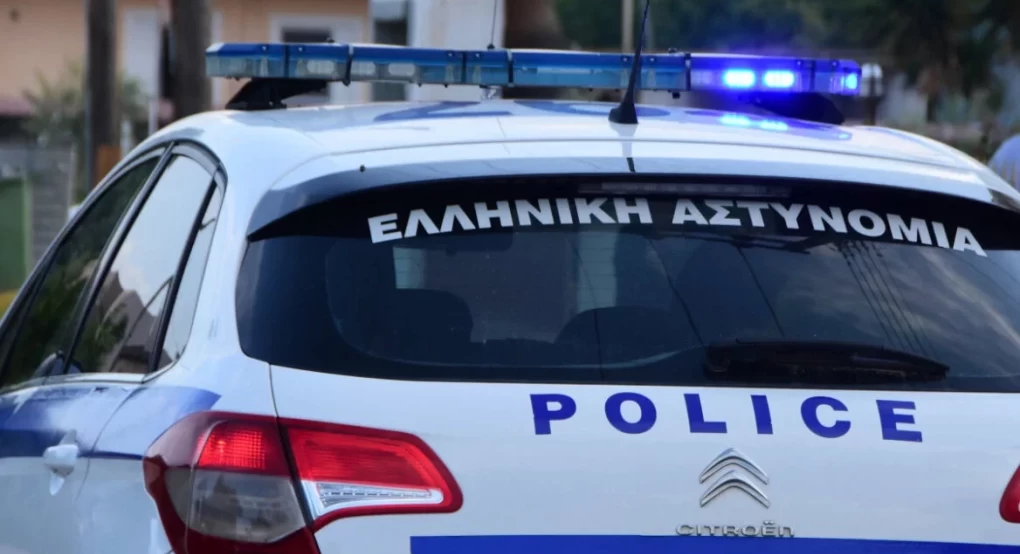 Θεολόγος: Τους απείλησαν με πιστόλια και κατσαβίδι και έκλεψαν λεφτά και λίρες Θεολόγος: Τους απείλησαν με πιστόλια και κατσαβίδι και έκλεψαν λεφτά και λίρες