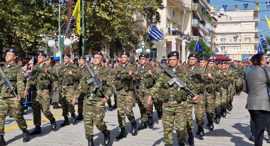 20η Οκτωβρίου Γιαννιτσά: Καταχειροκροτούμενος ο στρατός που παρήλασε στην επέτειο της πόλης