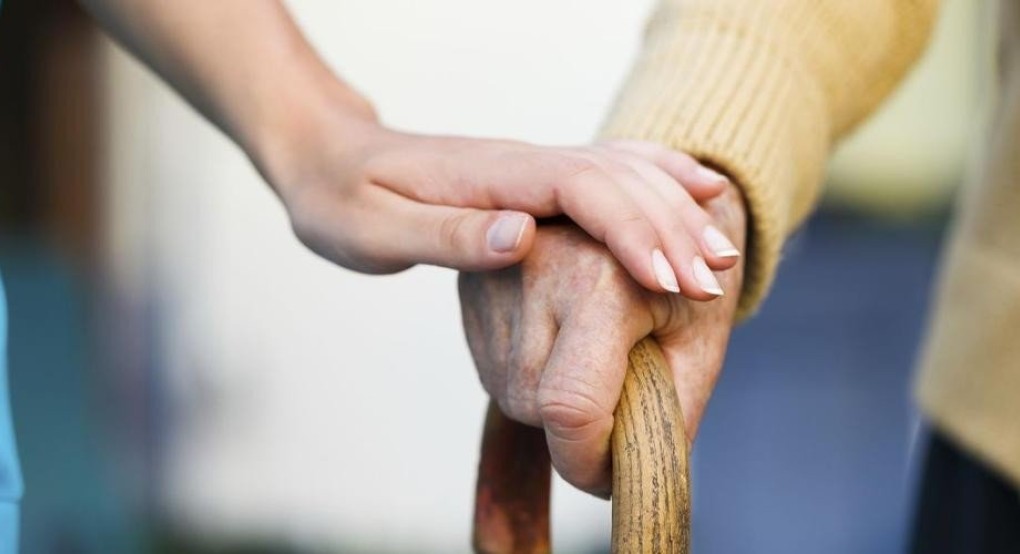 Νέο πλαίσιο για ασθενείς με άνοια ή αλτσχάιμερ - Οι 7 άξονες στο εθνικό σχέδιο δράσης