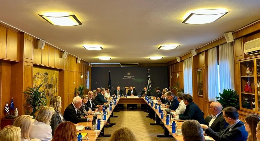 Σύσκεψη Αυγενάκη με εκπροσώπους Διεπαγγελματικών με στόχο την ενίσχυση του ρόλου τους και τη συνεργασία με το ΥΠΑΑΤ