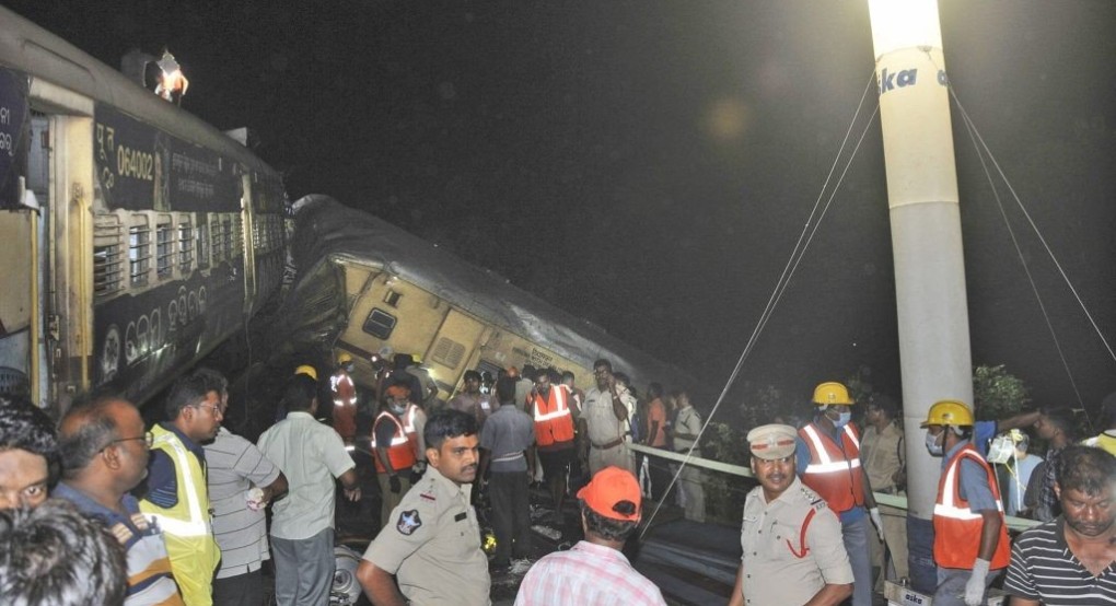 Σιδηροδρομικό δυστύχημα με 13 νεκρούς στην Ινδία