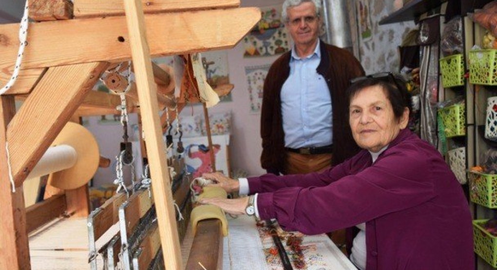 Γιαννιτσά: Το ανεκτίμητο έργο της υφάντρας Αγγελικής Σφεριάδου-Καραογλανίδου Γιαννιτσά: Το ανεκτίμητο έργο της υφάντρας Αγγελικής Σφεριάδου-Καραογλανίδου