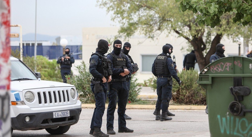 Θεσσαλονίκη: Ρομά, Γεωργιανός, Ρώσος και Αλβανός πίσω από τη ληστεία με καλάσνικοφ στη Μενεμένη Θεσσαλονίκη: Ρομά, Γεωργιανός, Ρώσος και Αλβανός πίσω από τη ληστεία με καλάσνικοφ στη Μενεμένη