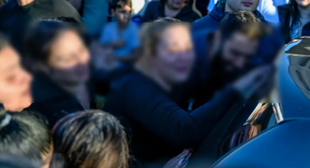 Θρήνος και οργή στην κηδεία του 17χρονου Χρήστου Θρήνος και οργή στην κηδεία του 17χρονου Χρήστου