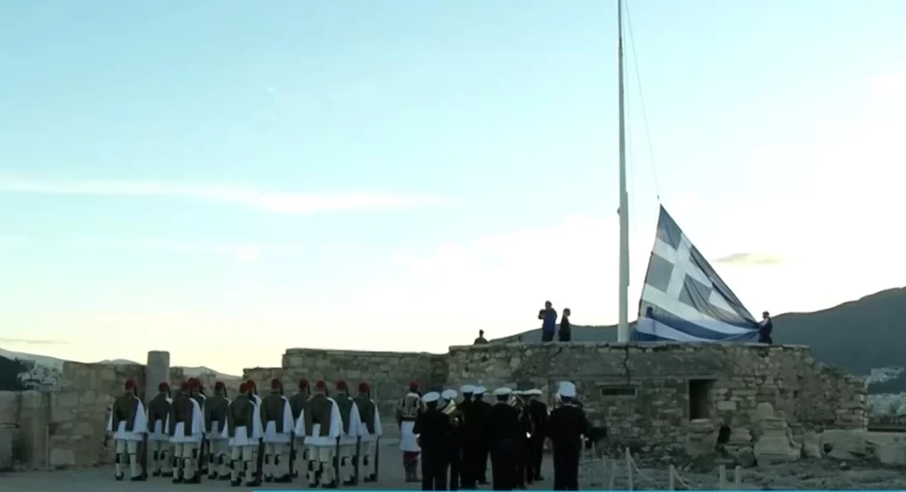 Ημέρα των Ενόπλων Δυνάμεων: Eπαρση της σημαίας στην Ακρόπολη και εκδηλώσεις σε όλη την επικράτεια Ημέρα των Ενόπλων Δυνάμεων: Eπαρση της σημαίας στην Ακρόπολη και εκδηλώσεις σε όλη την επικράτεια