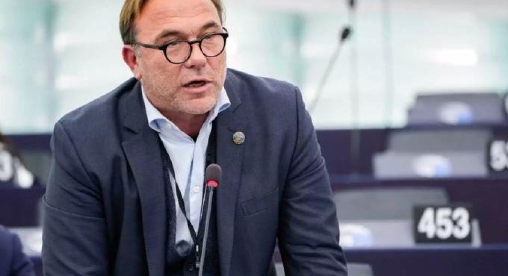 Ο Πέτρος Κόκκαλης αποχωρεί από την ευρωομάδα του ΣΥΡΙΖΑ και προαναγγέλλει νέο κόμμα Ο Πέτρος Κόκκαλης αποχωρεί από την ευρωομάδα του ΣΥΡΙΖΑ και προαναγγέλλει νέο κόμμα