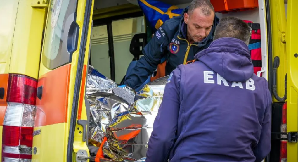 Σώθηκε χάρη σε ένα βαρέλι - Αγωνία για τους υπόλοιπους ναυτικούς Σώθηκε χάρη σε ένα βαρέλι - Αγωνία για τους υπόλοιπους ναυτικούς