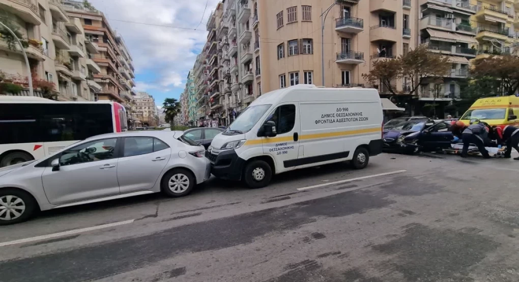 Θεσσαλονίκη: Ένας τραυματίας σε καραμπόλα τριών οχημάτων Θεσσαλονίκη: Ένας τραυματίας σε καραμπόλα τριών οχημάτων