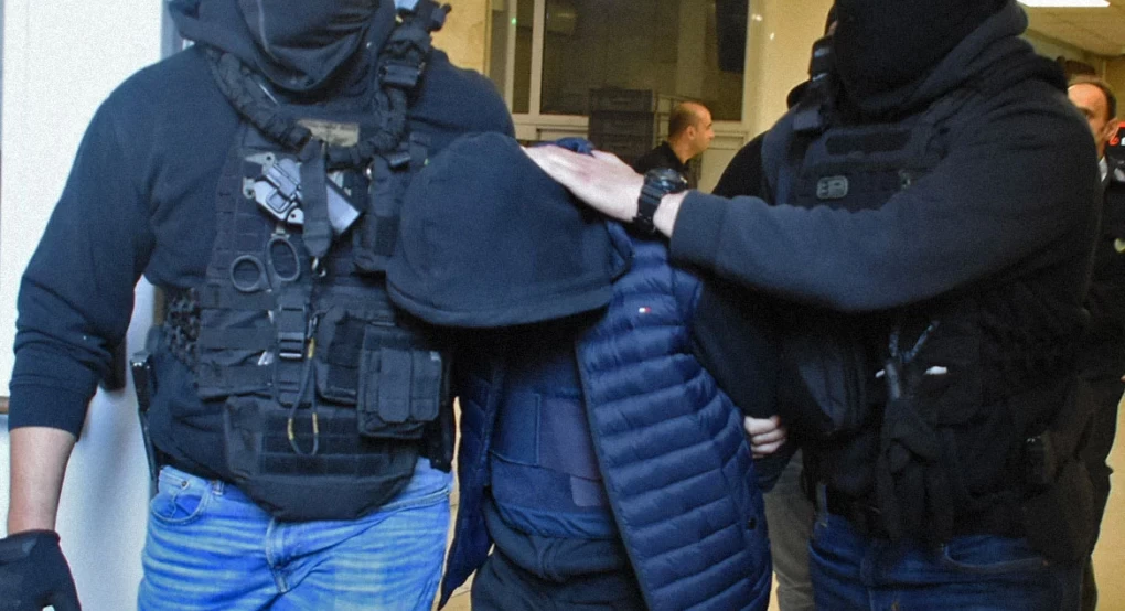 Ρέντης: «Ήθελα να πετάξω ψηλά τη φωτοβολίδα» λέει τώρα ο 18χρονος που τραυμάτισε βαρύτατα τον αστυνομικό Ρέντης: «Ήθελα να πετάξω ψηλά τη φωτοβολίδα» λέει τώρα ο 18χρονος που τραυμάτισε βαρύτατα τον αστυνομικό