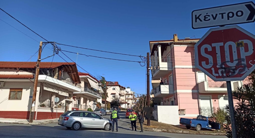 Γιαννιτσά: "Καρφώθηκε" αγροτικό σε σπίτι - Τροχαίο ατύχημα σε διασταύρωση "καρμανιόλα"