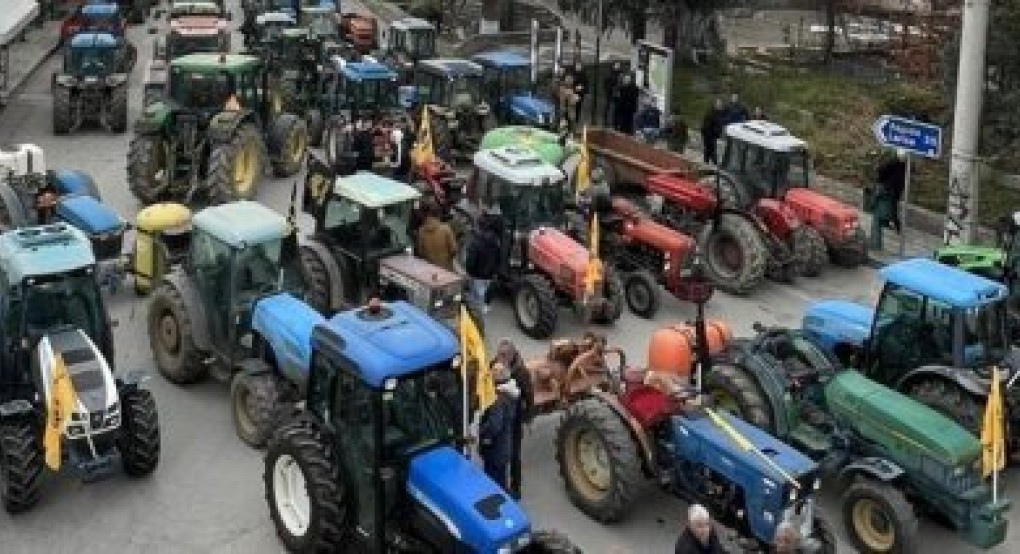 Μαζικές κινητοποιήσεις δενδροκαλλιεργητών με τρακτέρ σε Βόλο, Αγιά, Ελασσόνα και Συκούριο