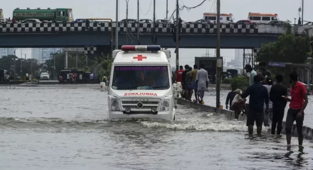 Τουλάχιστον 14 νεκροί από πλημμύρες στην Ινδία - Εκατοντάδες άνθρωποι εγκλωβισμένοι 4 ημέρες μετά τον κυκλώνα Μιτσάουνγκ
