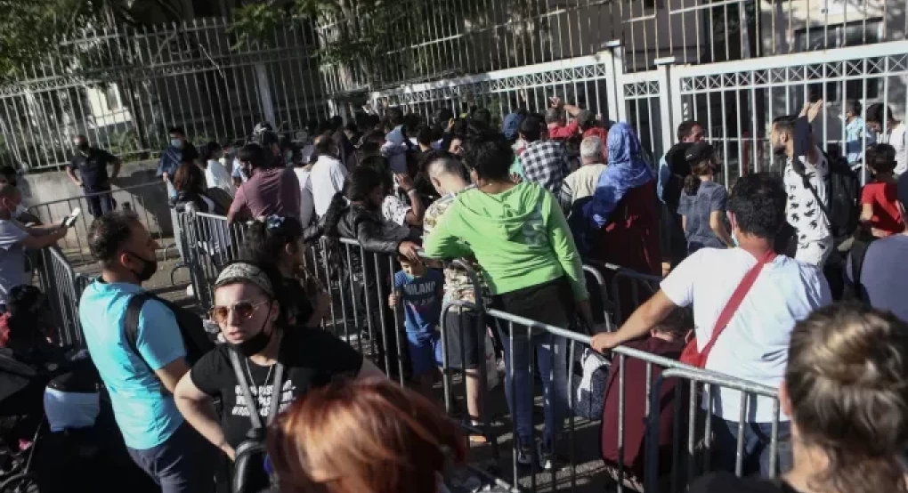 Τροπολογία στο ασφαλιστικό για τη χορήγησης άδειας διαμονής τους παράνομους μετανάστες Τροπολογία στο ασφαλιστικό για τη χορήγησης άδειας διαμονής τους παράνομους μετανάστες