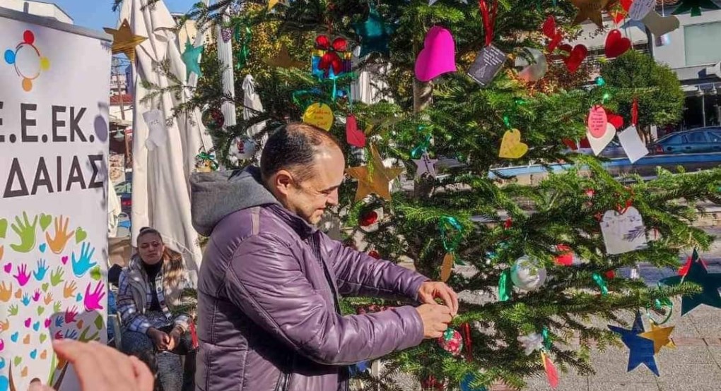 Η κεντρική πλατεία της Αριδαίας φόρεσε τα γιορτινά της Η κεντρική πλατεία της Αριδαίας φόρεσε τα γιορτινά της