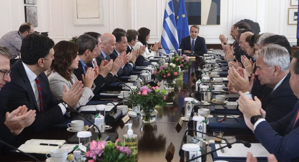 «Έβρεξε» νέες αυξήσεις στο Δημόσιο με νομοσχέδιο-«σκούπα» για δικαστικούς-ενστόλους «Έβρεξε» νέες αυξήσεις στο Δημόσιο με νομοσχέδιο-«σκούπα» για δικαστικούς-ενστόλους