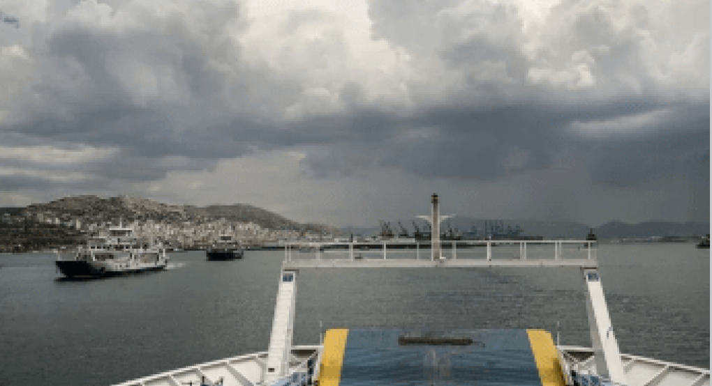 Πέραμα: Πτώση γυναίκας από φέρι μποτ Πέραμα: Πτώση γυναίκας από φέρι μποτ