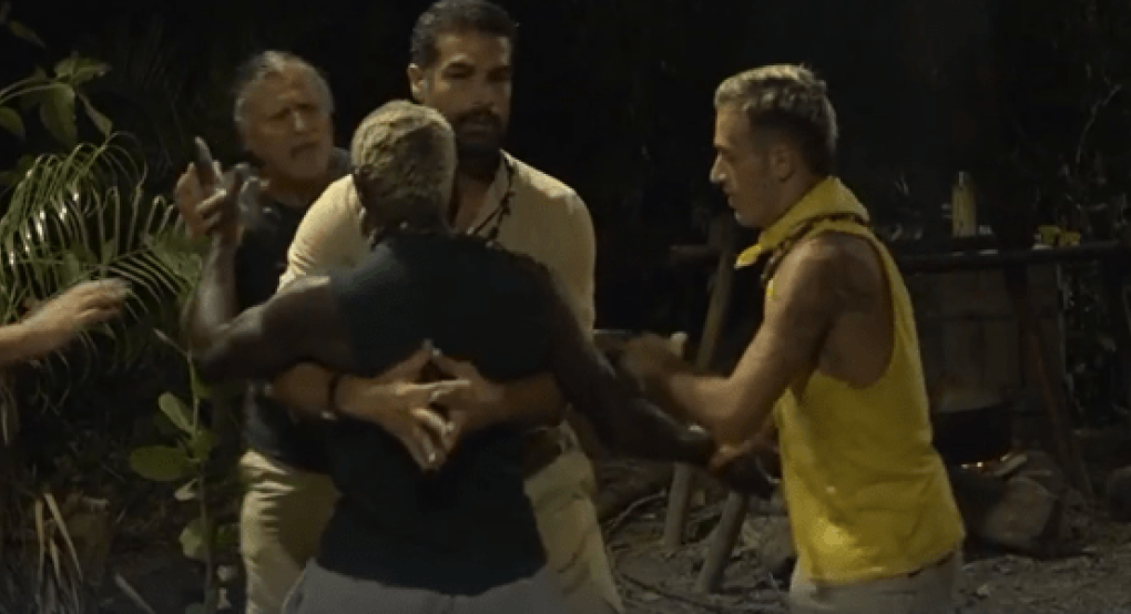 Εικόνες ντροπής: Φωνές, βρισιές και ξύλο μεταξύ παικτών στο «Ι’m a Celebrity» – Τα πλάνα που δεν κόπηκαν στο μοντάζ Εικόνες ντροπής: Φωνές, βρισιές και ξύλο μεταξύ παικτών στο «Ι’m a Celebrity» – Τα πλάνα που δεν κόπηκαν στο μοντάζ