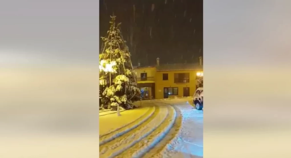 Χαλκιδική: Το 'στρωσε στην Αρναία, πυκνό χιόνι στους δρόμους