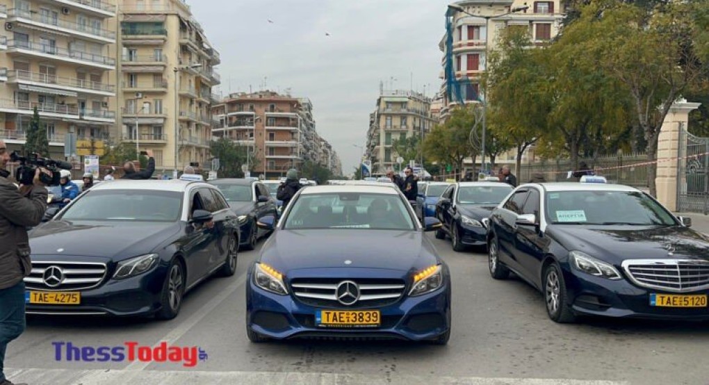 Ανένδοτοι οι οδηγοί ταξί της Θεσσαλονίκης: «Όσο η κυβέρνηση είναι ανένδοτη, δεν κάνουμε πίσω!» Ανένδοτοι οι οδηγοί ταξί της Θεσσαλονίκης: «Όσο η κυβέρνηση είναι ανένδοτη, δεν κάνουμε πίσω!»
