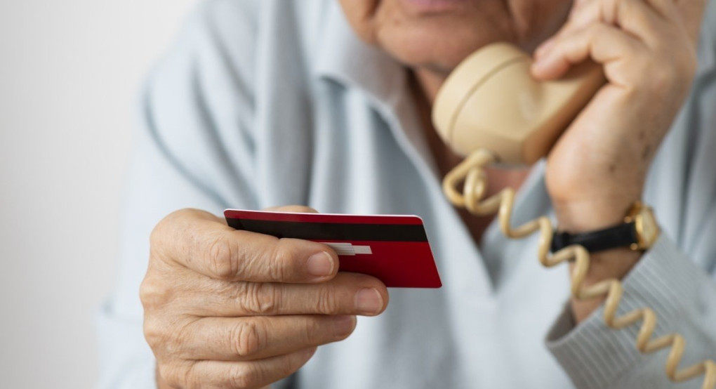 Απάτη με πρόσχημα πώλησης ενός φορητού υπολογιστή στην Αλεξάνδρεια Απάτη με πρόσχημα πώλησης ενός φορητού υπολογιστή στην Αλεξάνδρεια