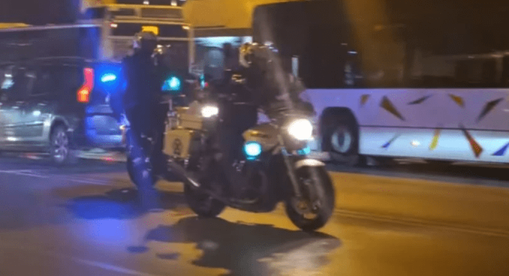 Θεσσαλονίκη: Μεγάλη κινητοποίηση ΕΛ.ΑΣ. και ΕΚΑΒ για την άμεση διακομιδή παιδιού στο νοσοκομείο Θεσσαλονίκη: Μεγάλη κινητοποίηση ΕΛ.ΑΣ. και ΕΚΑΒ για την άμεση διακομιδή παιδιού στο νοσοκομείο