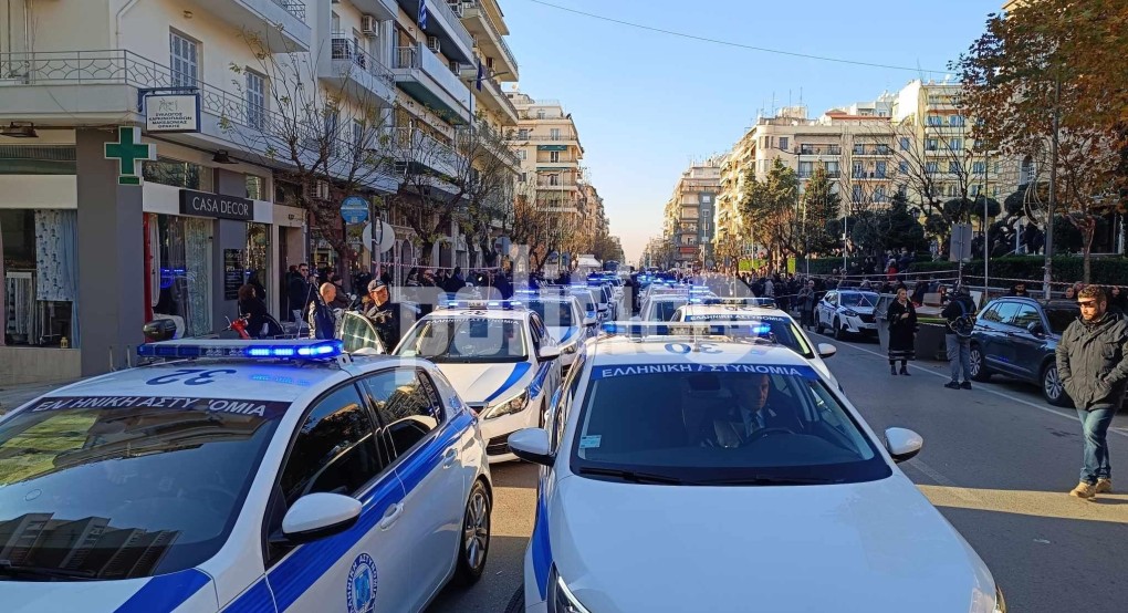 Θεσσαλονίκη: Με μεγάλη αυτοκινητοπομπή και σειρήνες απέτισαν φόρο τιμής οι συνάδελφοι του Γ. Λυγγερίδη που σκοτώθηκε στου Ρέντη (ΒΙΝΤΕΟ)