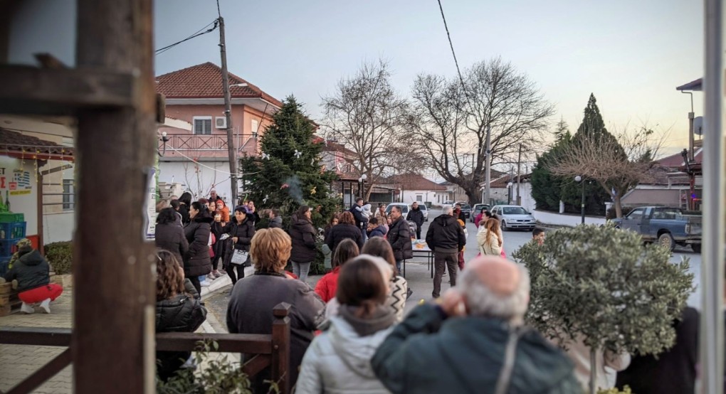 Ο Αη Βασίλης πήγε στο Νεοχώρι και μοίρασε δώρα