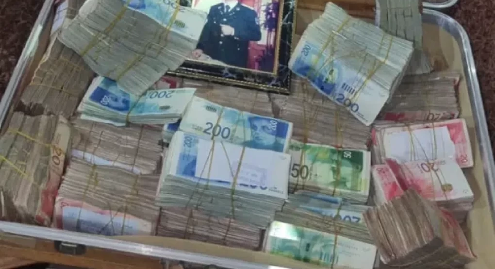 Ο Ισραηλινός στρατός εντόπισε βαλίτσες με πάνω από 1,2 εκατομμύρια ευρώ σε σπίτι αξιωματούχου της Χαμάς Ο Ισραηλινός στρατός εντόπισε βαλίτσες με πάνω από 1,2 εκατομμύρια ευρώ σε σπίτι αξιωματούχου της Χαμάς