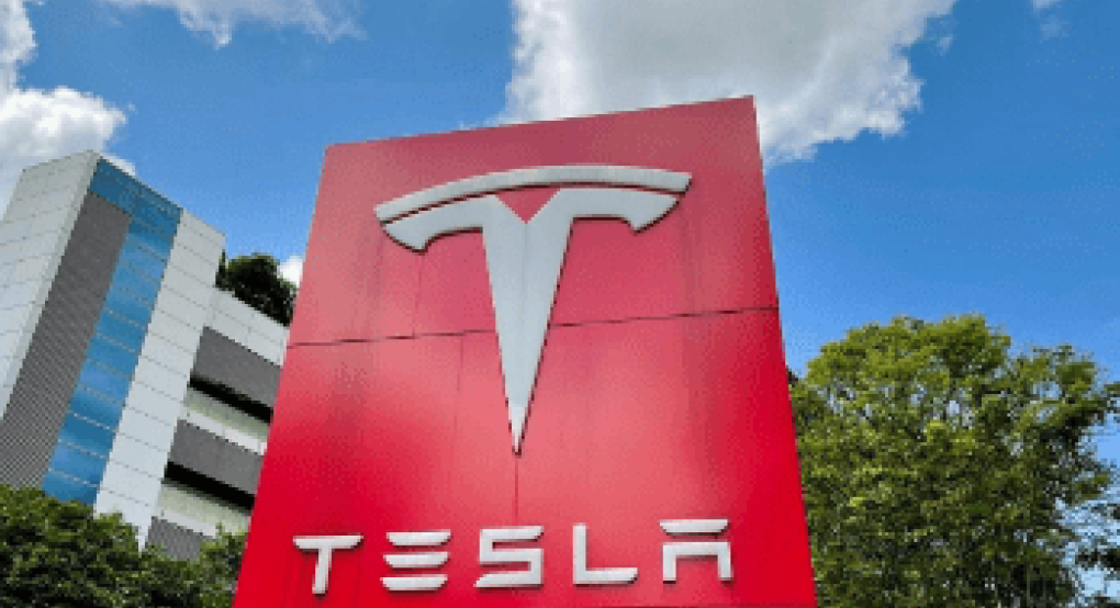 Tesla: Γιατί ανακαλεί πάνω από 1,6 εκατ. αυτοκίνητα στην Κίνα