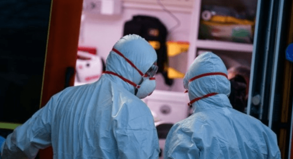 Μετά την «έκρηξη» κρουσμάτων της παραλλαγής JN.1: Το πρώτο μέτρο κατά του κορωνοϊού που επιστρέφει το 2024