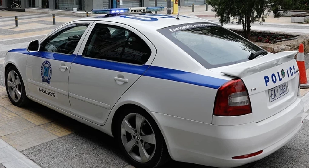 Νεαρός άνδρας κυκλοφορούσε γυμνός στο κέντρο της Λάρισας Νεαρός άνδρας κυκλοφορούσε γυμνός στο κέντρο της Λάρισας