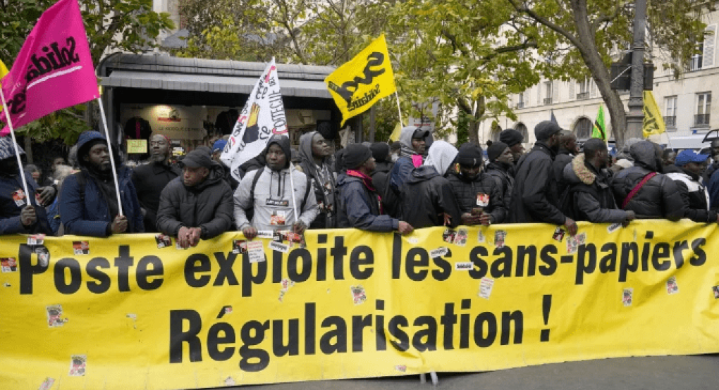 Το Συνταγματικό Δικαστήριο στη Γαλλία ακύρωσε τον μισό μεταναστευτικό νόμο του Μακρόν