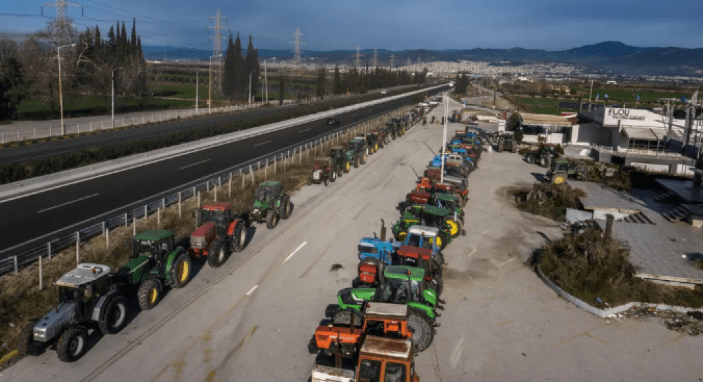 Ποιος έκλεισε την Αθηνών - Λαμίας; Οργή αγροτών κατά ΕΛ.ΑΣ. [βίντεο]