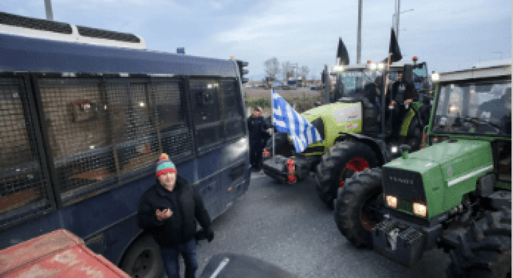 Δυτική Μακεδονία: Ολιγόωροι αποκλεισμοί δρόμων από τους αγρότες
