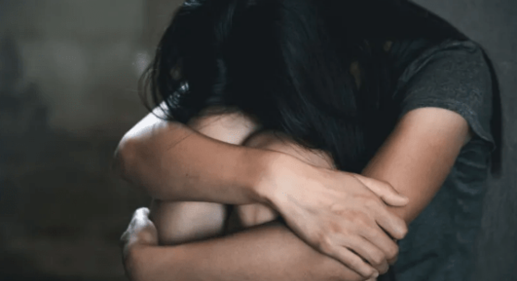 Η εκδοχή της μητέρας για τις καταγγελίες περί βιασμού ανήλικης από τον παππού της Η εκδοχή της μητέρας για τις καταγγελίες περί βιασμού ανήλικης από τον παππού της