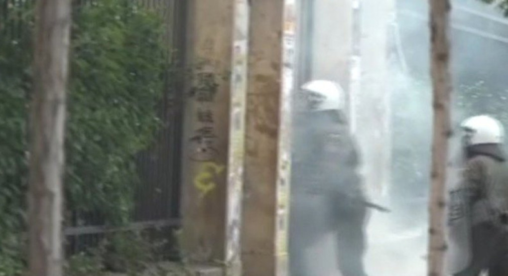 Έκτακτο: Επεισόδια στην ΑΣΟΕΕ - Έφοδος των ΜΑΤ στο χώρο του πανεπιστημίου