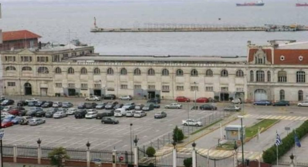 Λιμάνι Θεσσαλονίκης: Άρπαξε το κινητό 21χρονης και την έριξε στη θάλασσα