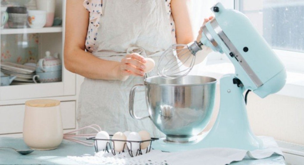 Μητέρα βρήκε τραγικό θάνατο μέσα στην κουζίνα της -Το φουλάρι της μπλέχτηκε σε ρομπότ-μάγειρα 