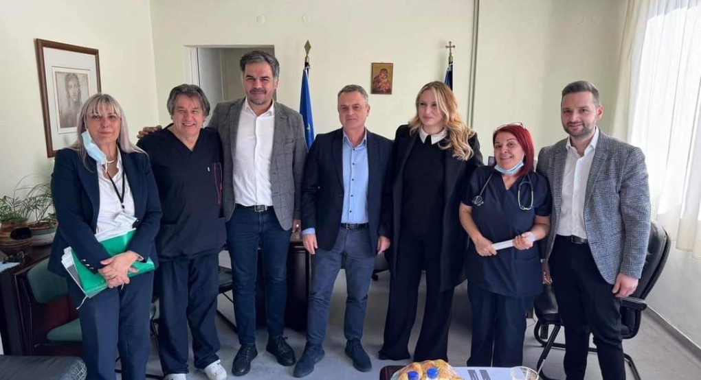 Εύσημα της Έλενας Σώκου στους Διοικητές των Νοσοκομείων της Πέλλας Εύσημα της Έλενας Σώκου στους Διοικητές των Νοσοκομείων της Πέλλας