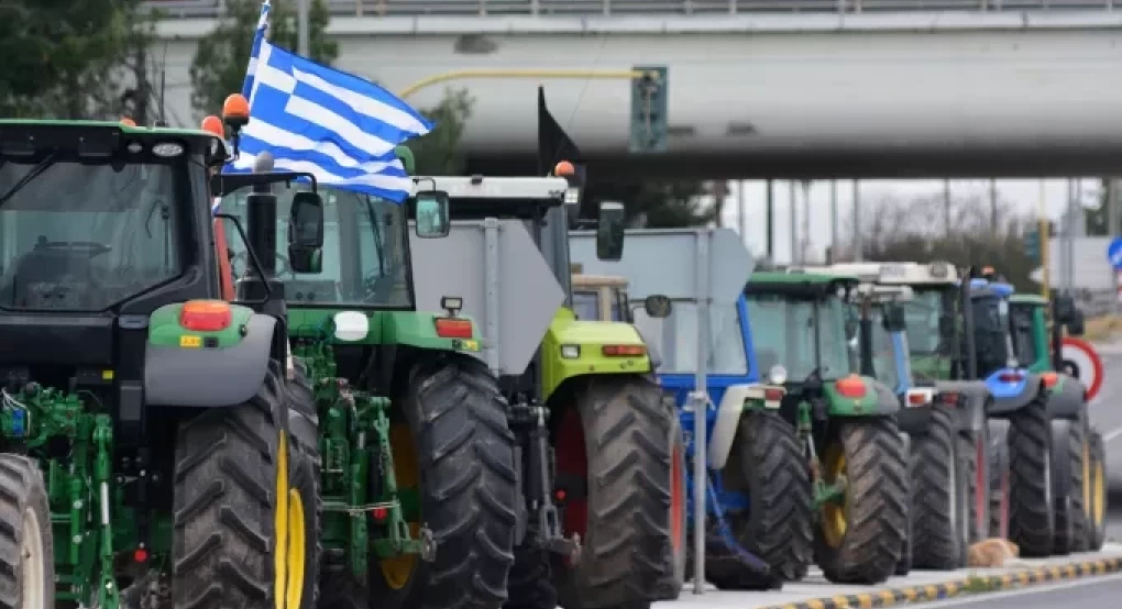Αποφάσισαν μπλόκα στις πλατείες και στη Διασταύρωση του ΣΣ Νάουσας Αποφάσισαν μπλόκα στις πλατείες και στη Διασταύρωση του ΣΣ Νάουσας
