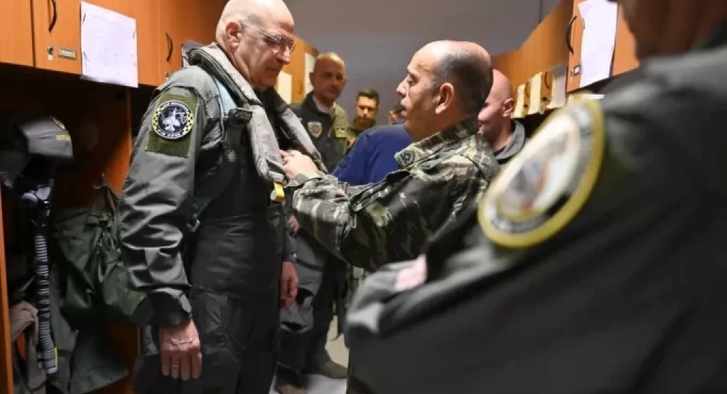 Στα Χανιά ο Νίκος Δένδιας – Πτήση με F-16 Viper πάνω από το Αιγαίο Στα Χανιά ο Νίκος Δένδιας – Πτήση με F-16 Viper πάνω από το Αιγαίο