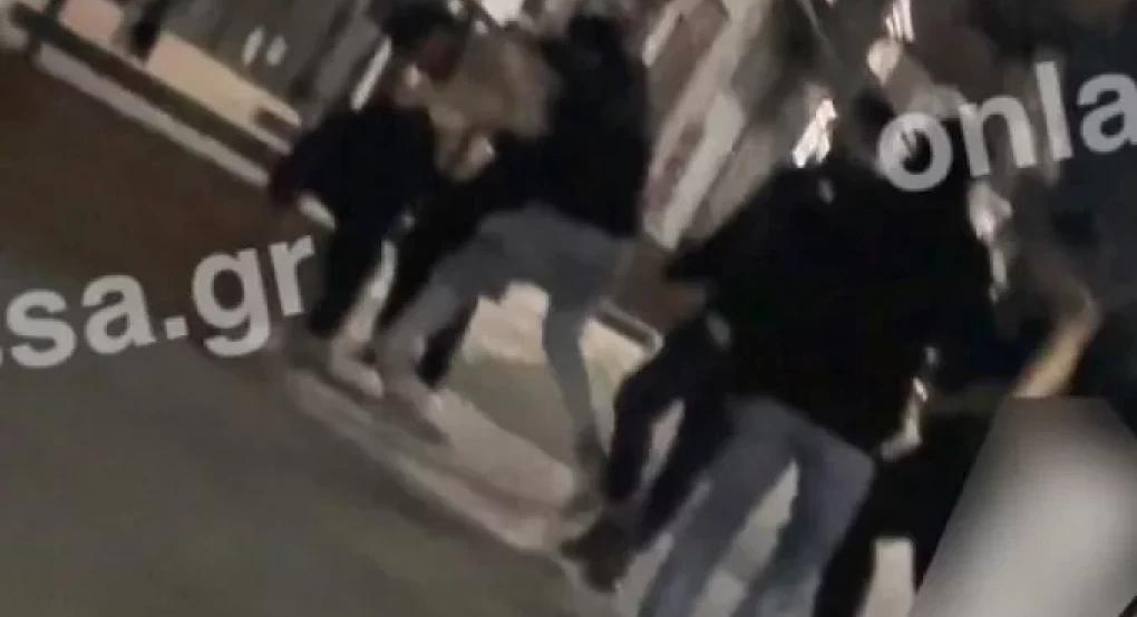 Ομάδα νεαρών ξυλοκόπησε άγρια δύο άνδρες στο κέντρο της Λάρισας