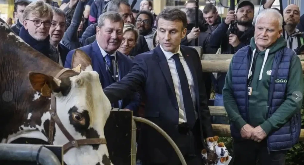 Παρίσι: Οι αγρότες γιούχαραν τον Μακρόν στα εγκαίνια της Γεωργικής Έκθεσης – «Παραιτήσου!»